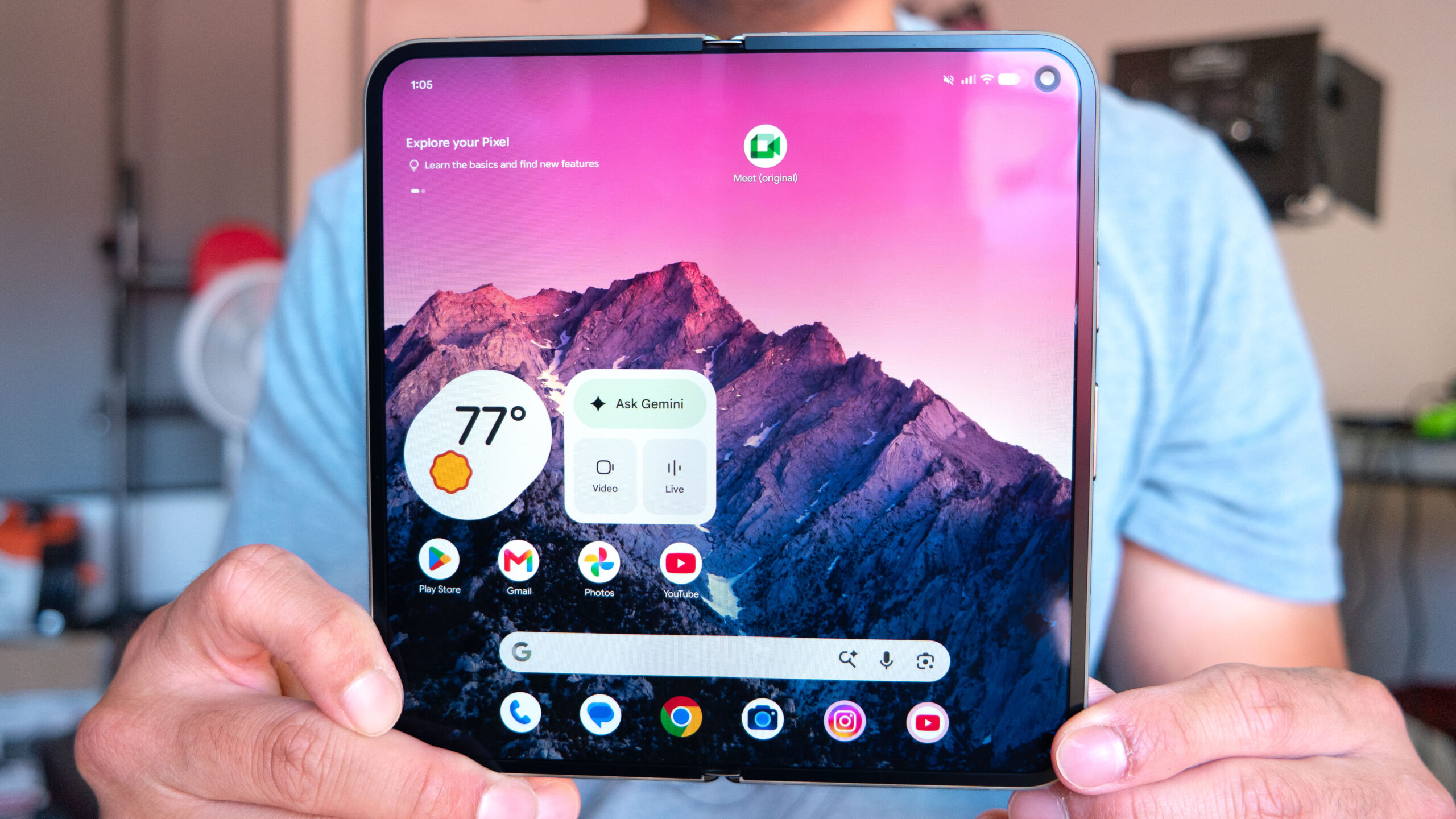 Google Pixel 11 Pro Fold يظهر الشاشة الرئيسية.