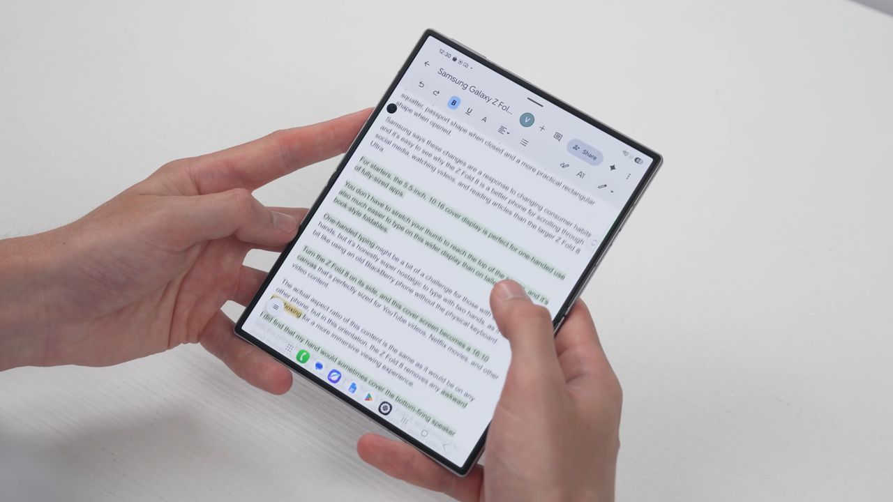 لقطات منتج Samsung Galaxy Z Fold 8