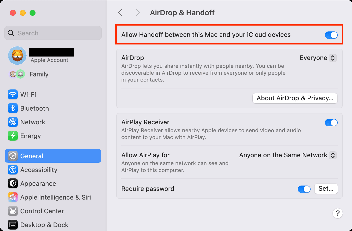 إعدادات النظام على Mac مفتوحة على General ثم AirDrop و Handoff مع تمكين Allow Handoff.