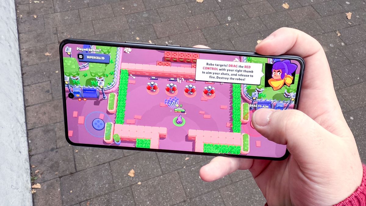 هاتف Asus ROG Phone 9 Pro أثناء تشغيل لعبة Brawl Stars