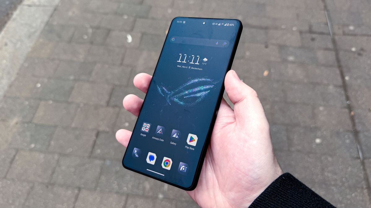 شاشة هاتف Asus ROG Phone 9 Pro تعرض الشاشة الرئيسية