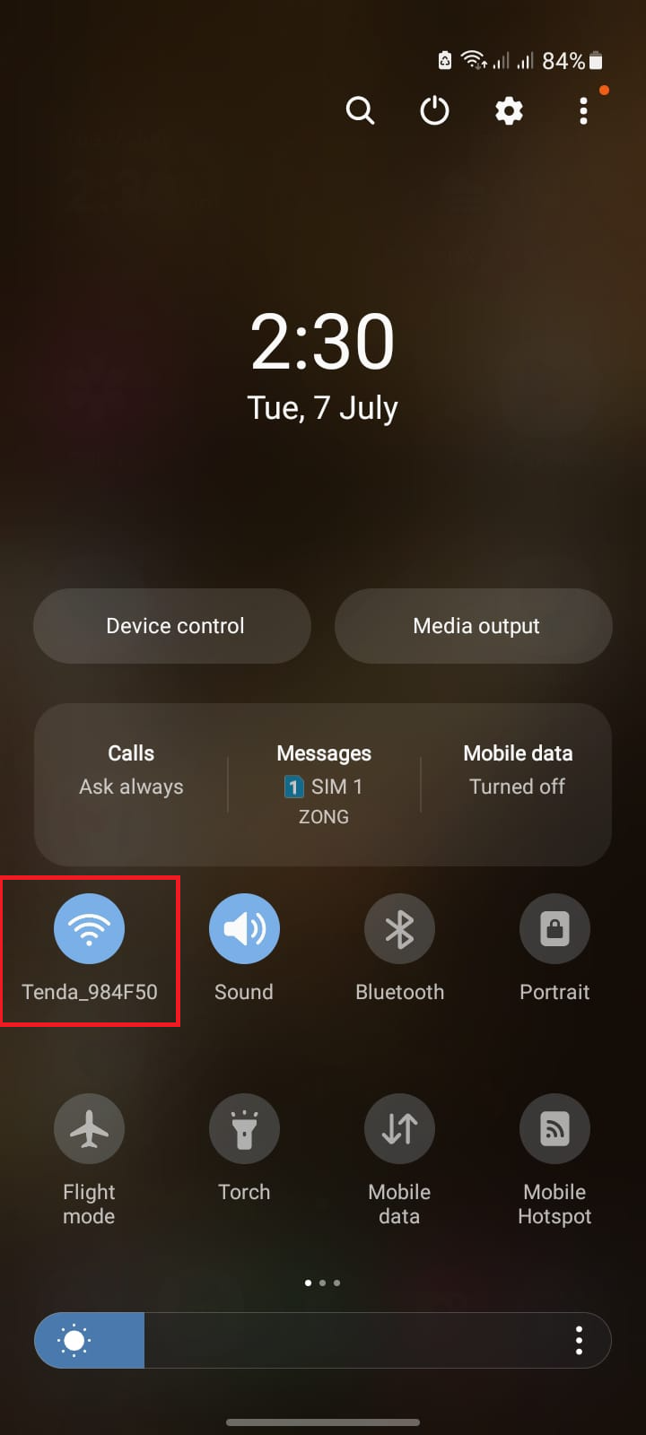 شاشة متطلبات Microsoft Phone Link تقارن متطلبات الإعداد لأجهزة Android و iPhone على Windows.