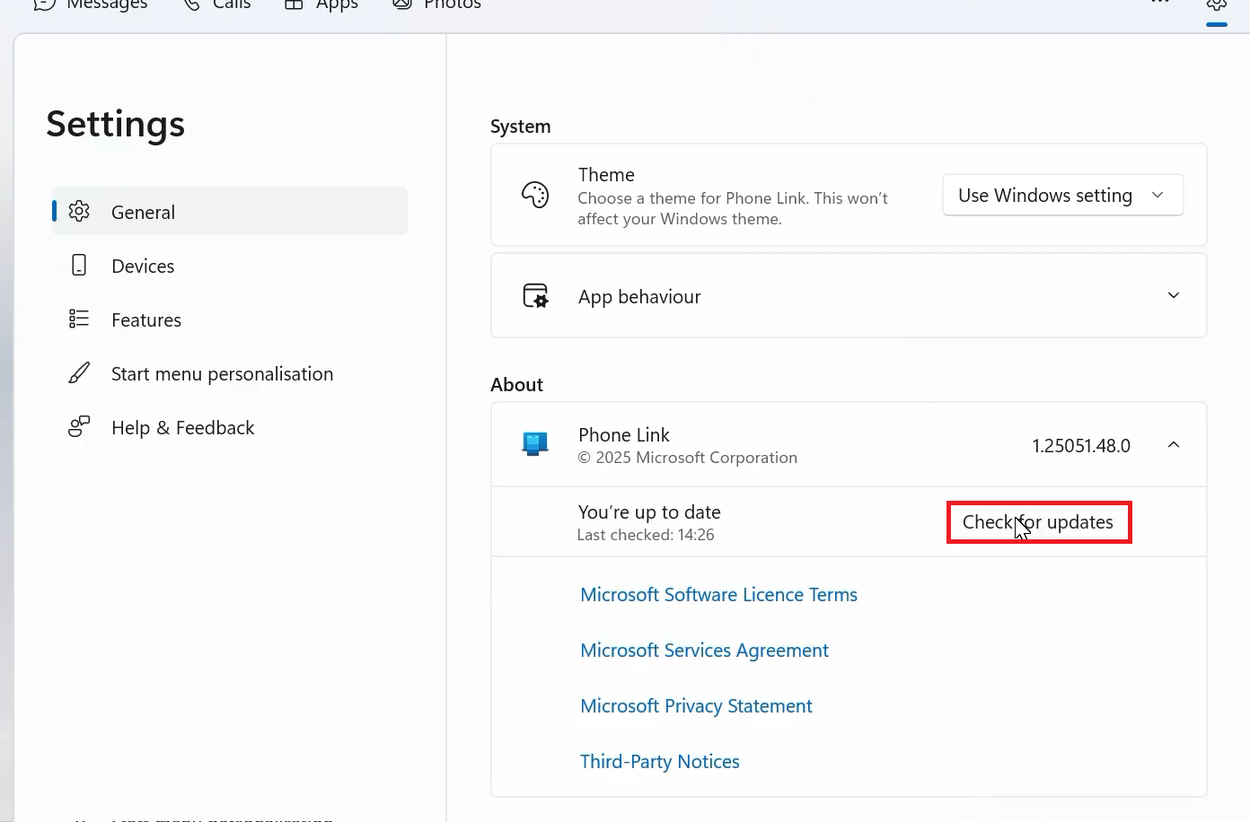 تطبيق Phone Link على Windows يعرض قسم About والتحديثات أثناء التحقق من وجود تحديثات للتطبيق.