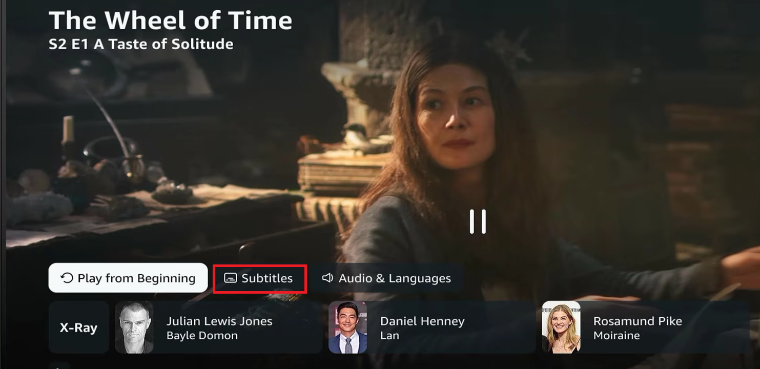 قائمة تشغيل Prime Video على تلفزيون ذكي تُظهر خيار الترجمة أو CC.