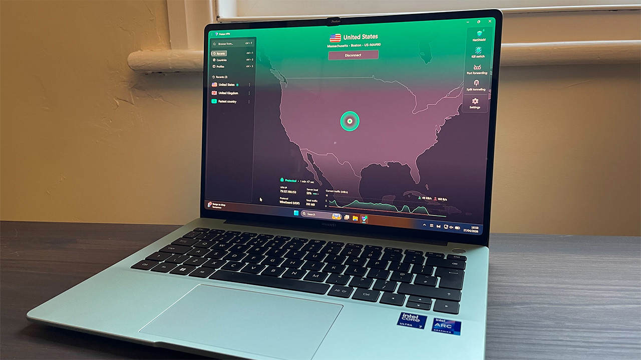 صورة لتطبيق Proton VPN على Windows معروض على جهاز لابتوب