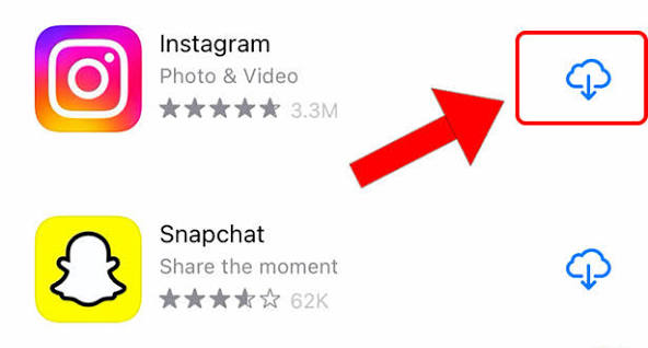 هاتف يقوم بإعادة تثبيت Instagram بعد اختفاء زر إنشاء المنشور.