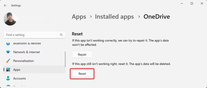 إعدادات تطبيق Windows لـ OneDrive تُظهر خيار إعادة التعيين أثناء إصلاح مشكلة مزامنة المجلد المشترك.