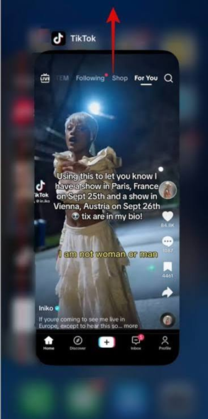 إغلاق TikTok من التطبيقات الحديثة قبل إعادة تشغيل الهاتف.