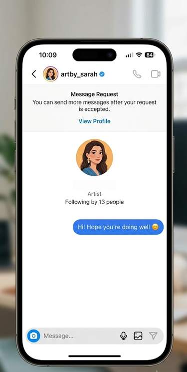 شاشة رسائل Instagram المباشرة تعرض إرسال طلب رسالة نصية بسيطة واحدة بدون مرفقات وسائط.
