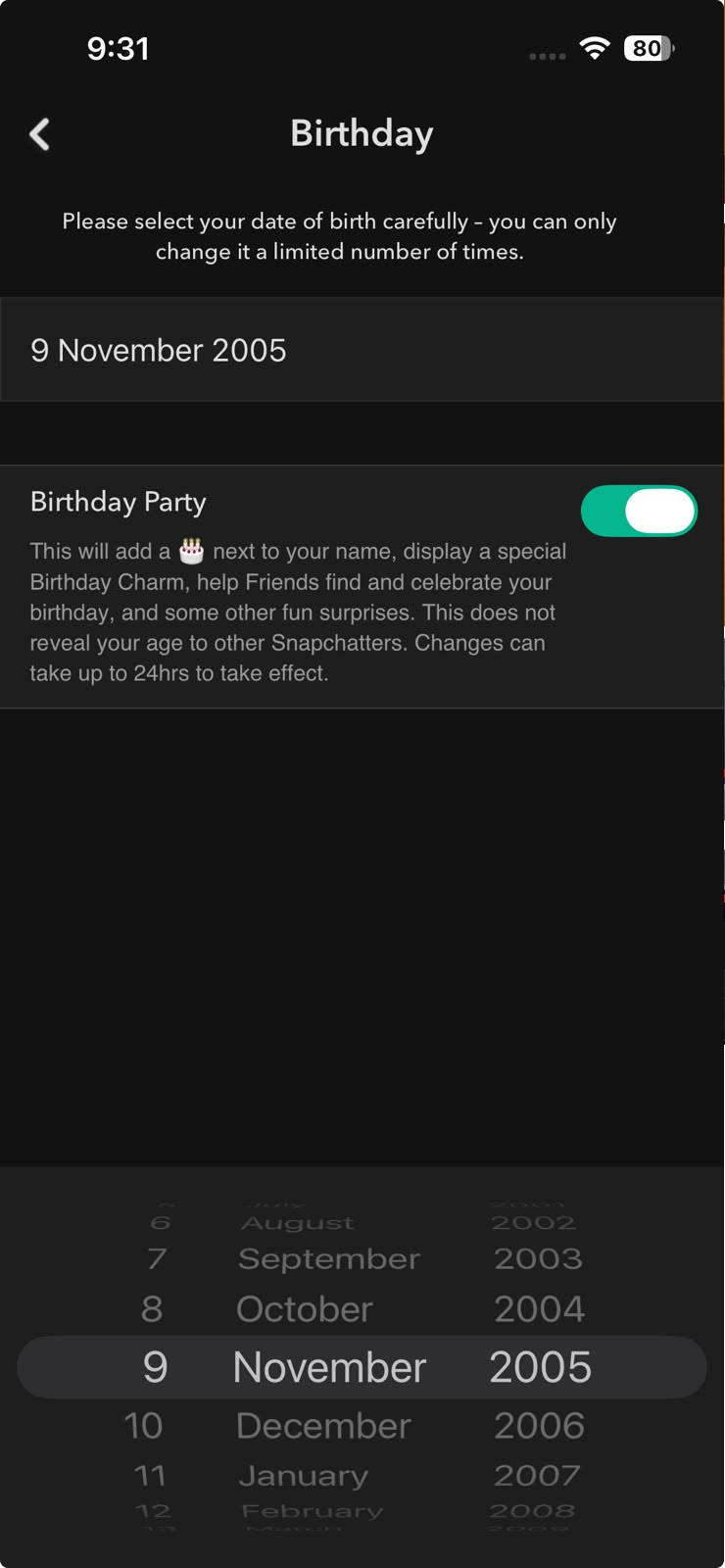 شاشة إعدادات Snapchat تظهر حقل تاريخ الميلاد المستخدم للتحقق من أهلية Public Profile.