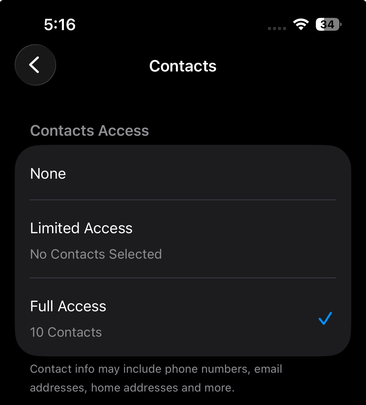 شاشة أذونات التطبيق على iPhone أو Android تظهر سماح Snapchat بالوصول إلى جهات الاتصال.