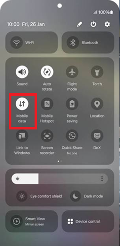 إعدادات الشبكة على iPhone و Android لتبديل TikTok بين Wi-Fi وبيانات الهاتف المحمول.