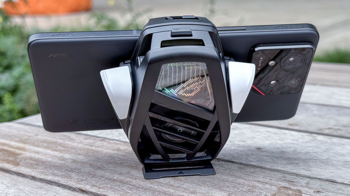 هاتف Asus ROG Phone 9 Pro مع مبرد AeroActive Cooler X Pro