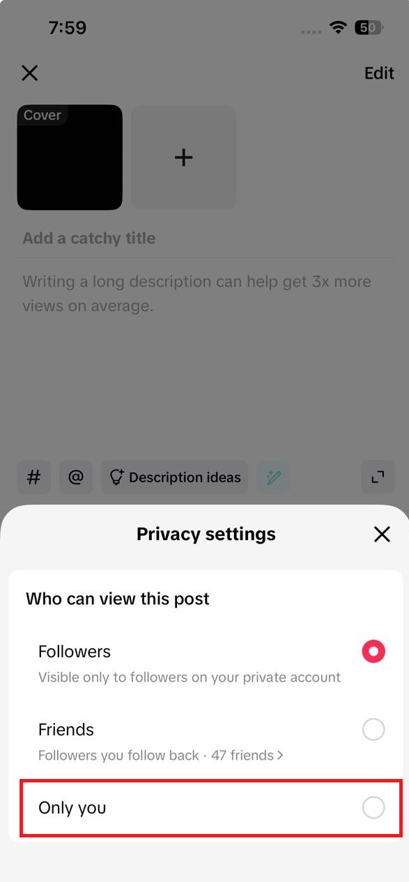 شاشة مسودة TikTok تعرض خيار الحفظ أو التنزيل لتصدير الفيديو إلى الهاتف.