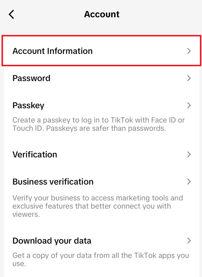 صفحة معلومات الحساب والمستخدم في TikTok تعرض حقول رقم الهاتف والبريد الإلكتروني المرتبطة.