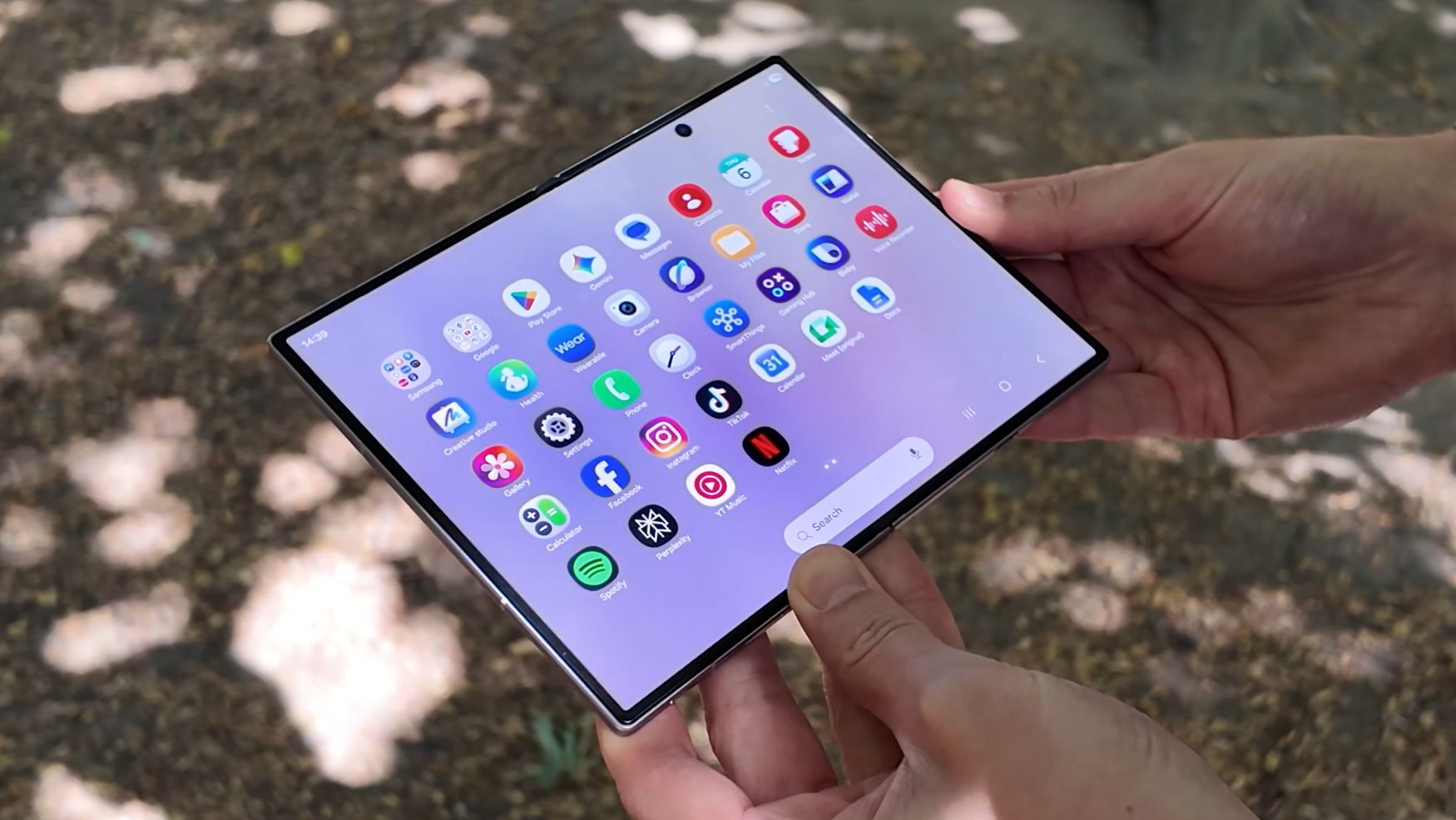 بعد شهر مع Samsung Galaxy Z Fold 8، أيقنت أن تصميمها المدمج هو مستقبل القابلة للطي.