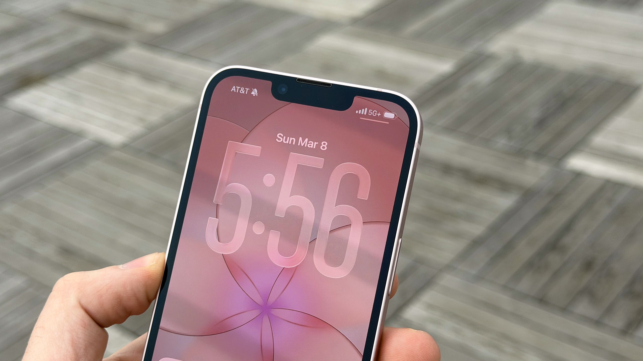 صفقة iPhone 17e: لا مقايضة ولا عقد طويل مكلف
