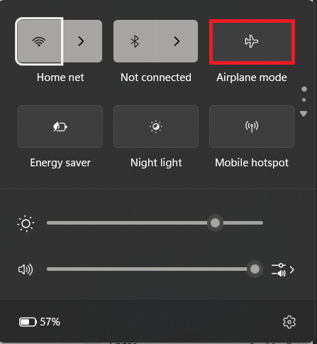 الإعدادات السريعة في Windows 11 تظهر وضع الطائرة متوقفًا أثناء استكشاف مشكلة Bluetooth المفقود.