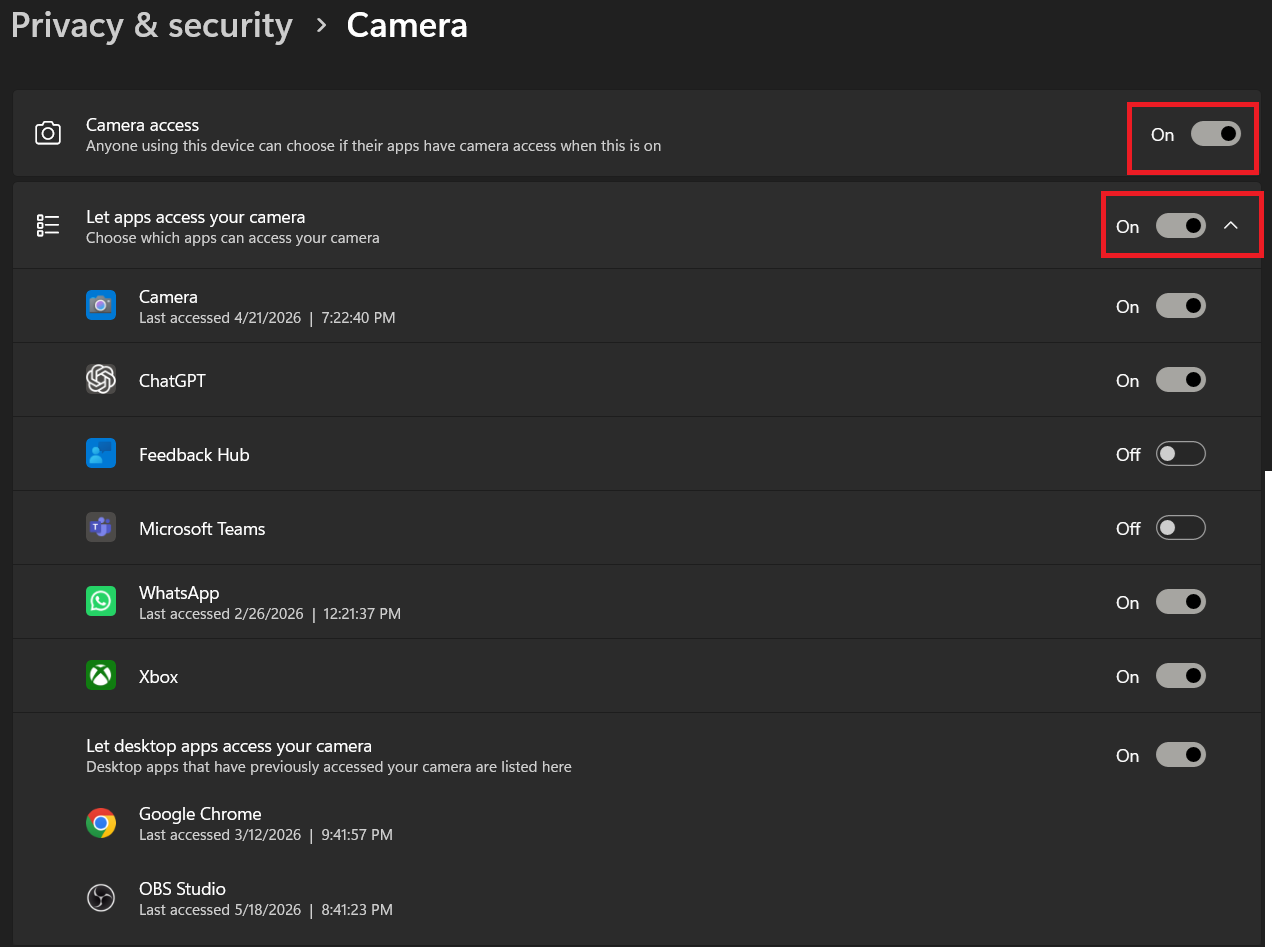 إعدادات خصوصية الكاميرا في Windows 11 تُظهر تمكين الوصول إلى الكاميرا وتطبيقات سطح المكتب.