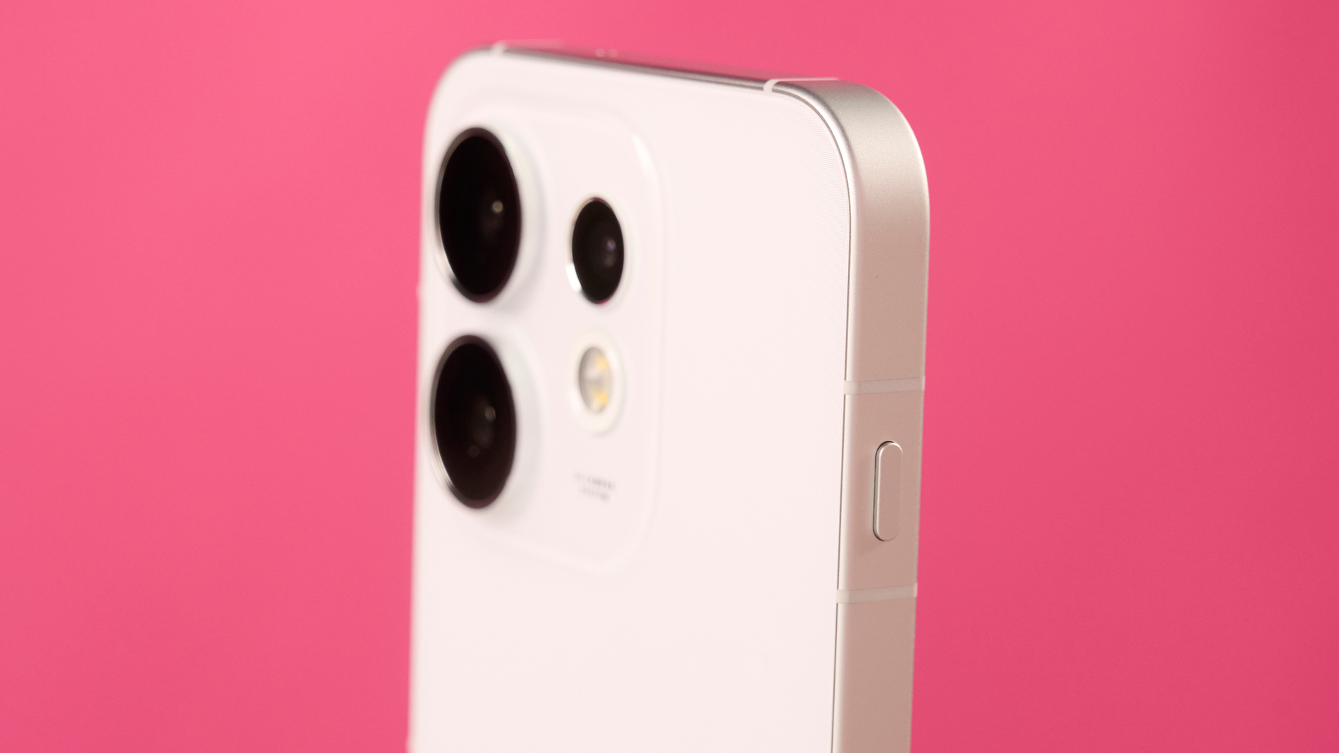 وحدة الكاميرا على هاتف Oppo Reno 16 5G