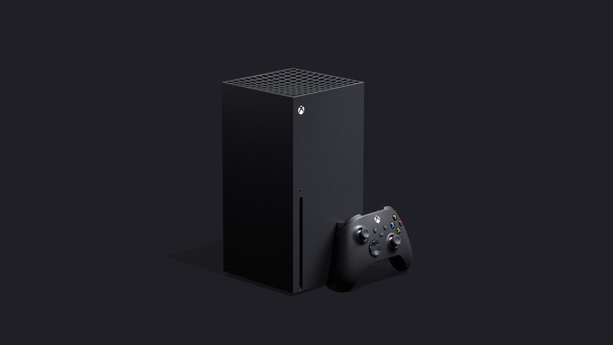 جهاز Xbox Series X ووحدة التحكم باللون الأسود غير اللامع على خلفية سوداء.