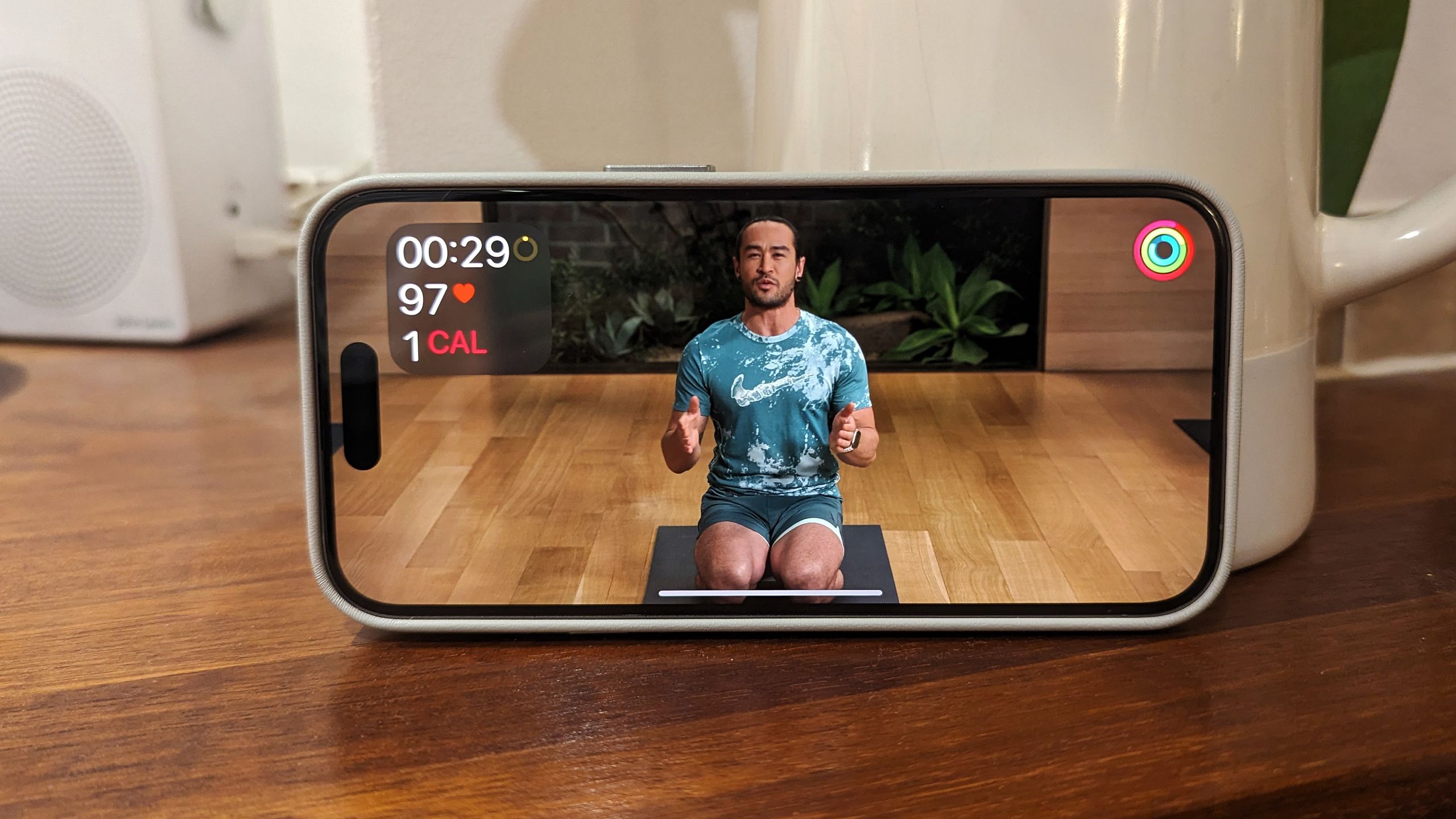 Apple Fitness+ قد تحصل على تمارين حية بأسلوب Peloton وتنافس Spotify Fitness