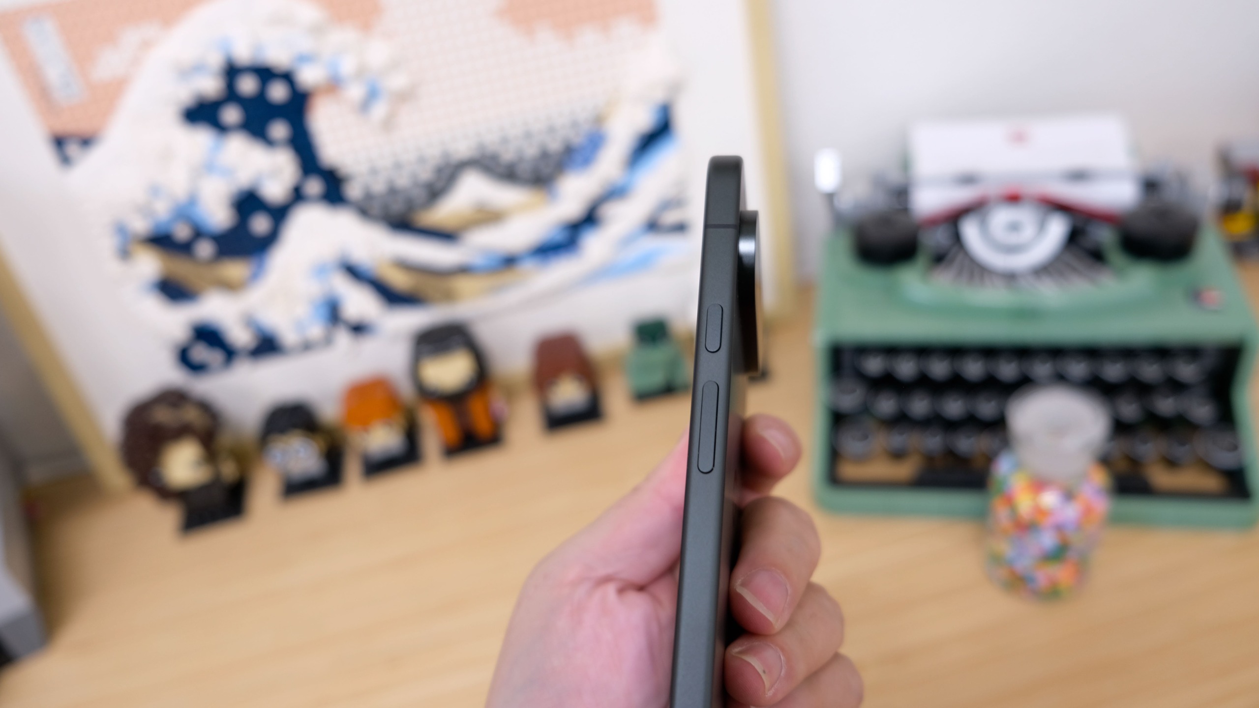 الجانب الأيمن من هاتف Google Pixel 11 Pro XL