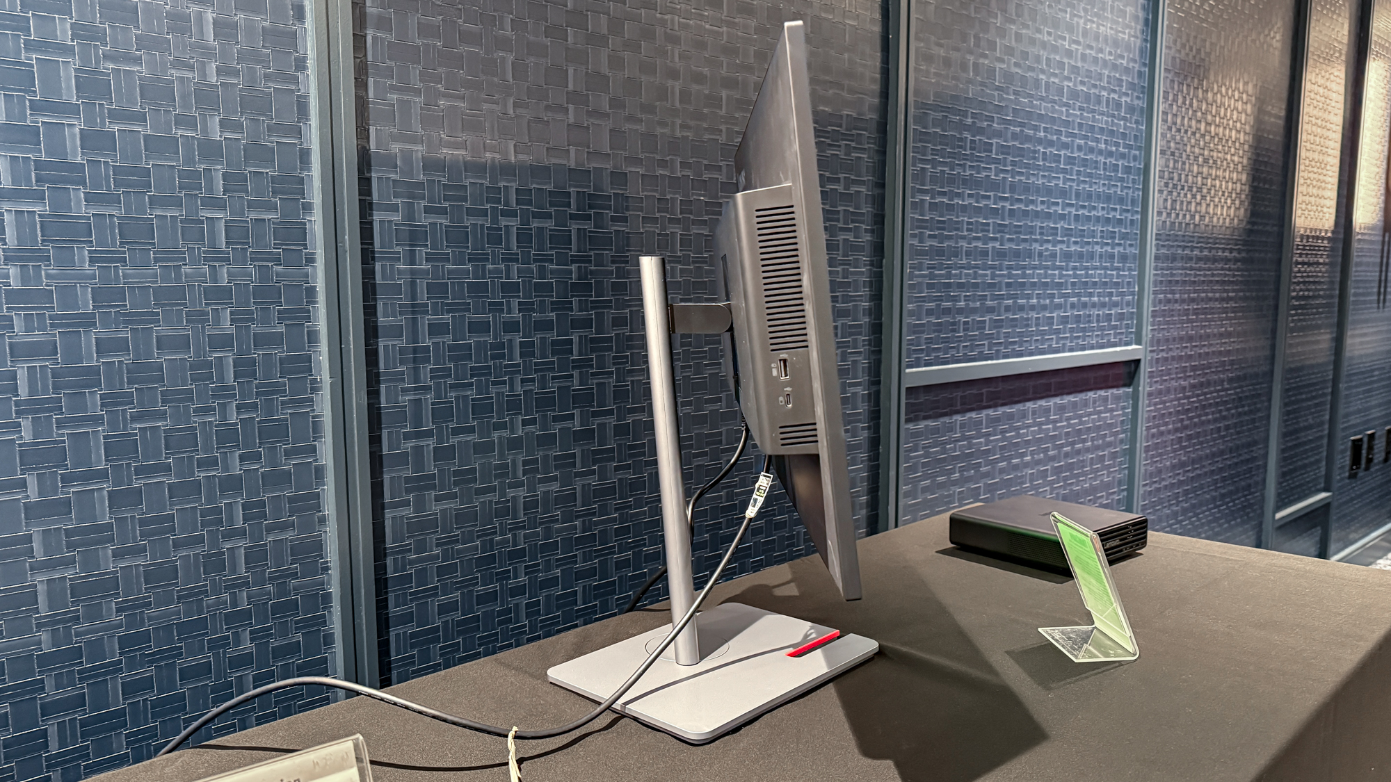 شاشة Lenovo ThinkVision P27UL-40