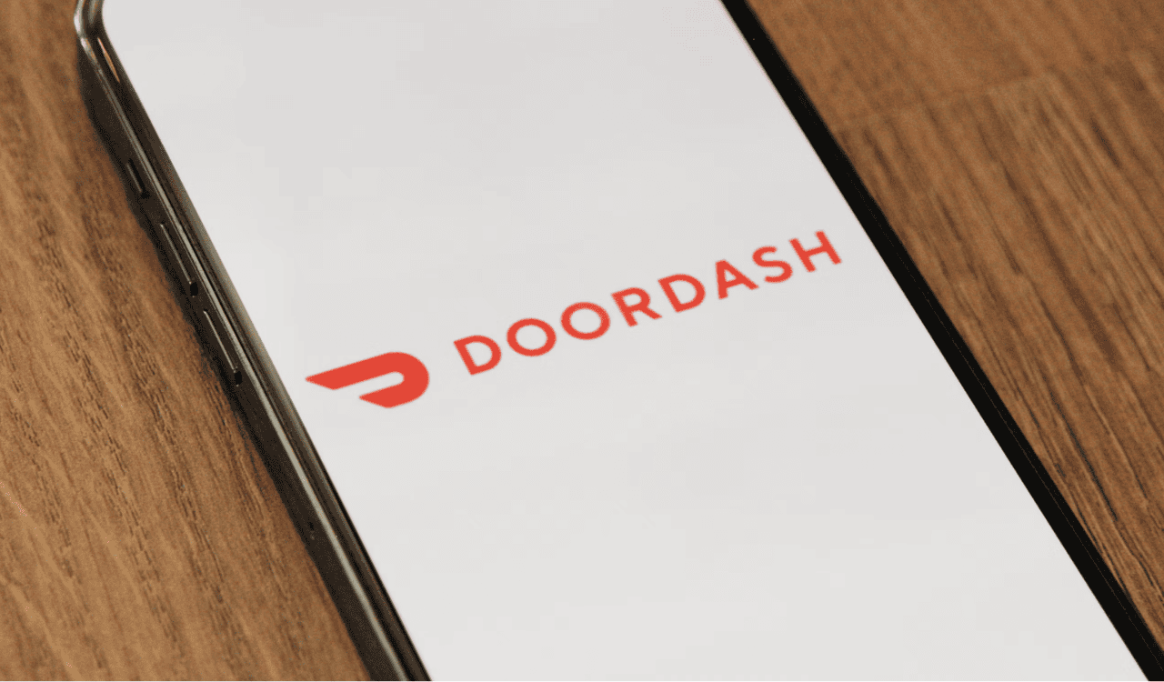 هل تطبيق DoorDash لا يعمل أو لا يؤكد السلة؟ إليك الحل.
