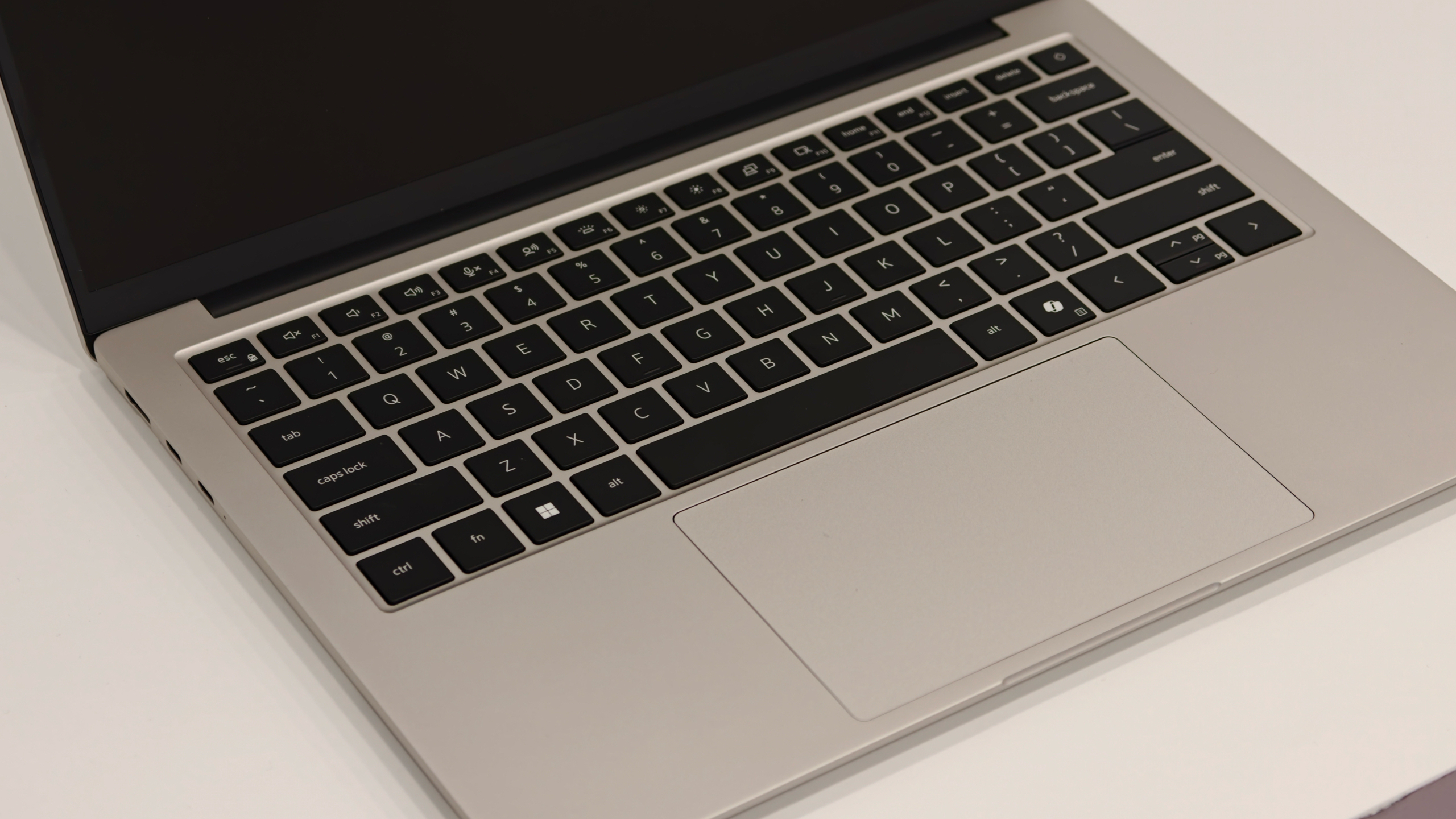 تجربة عملية لجهاز Dell 14S في معرض IFA 2026