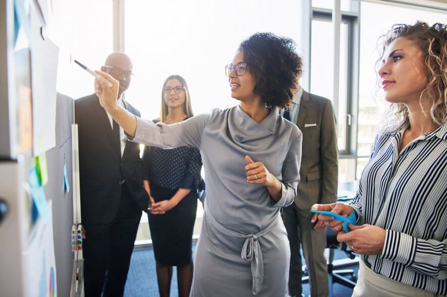كيف يمكنني استخدام Microsoft Whiteboard الجديد
