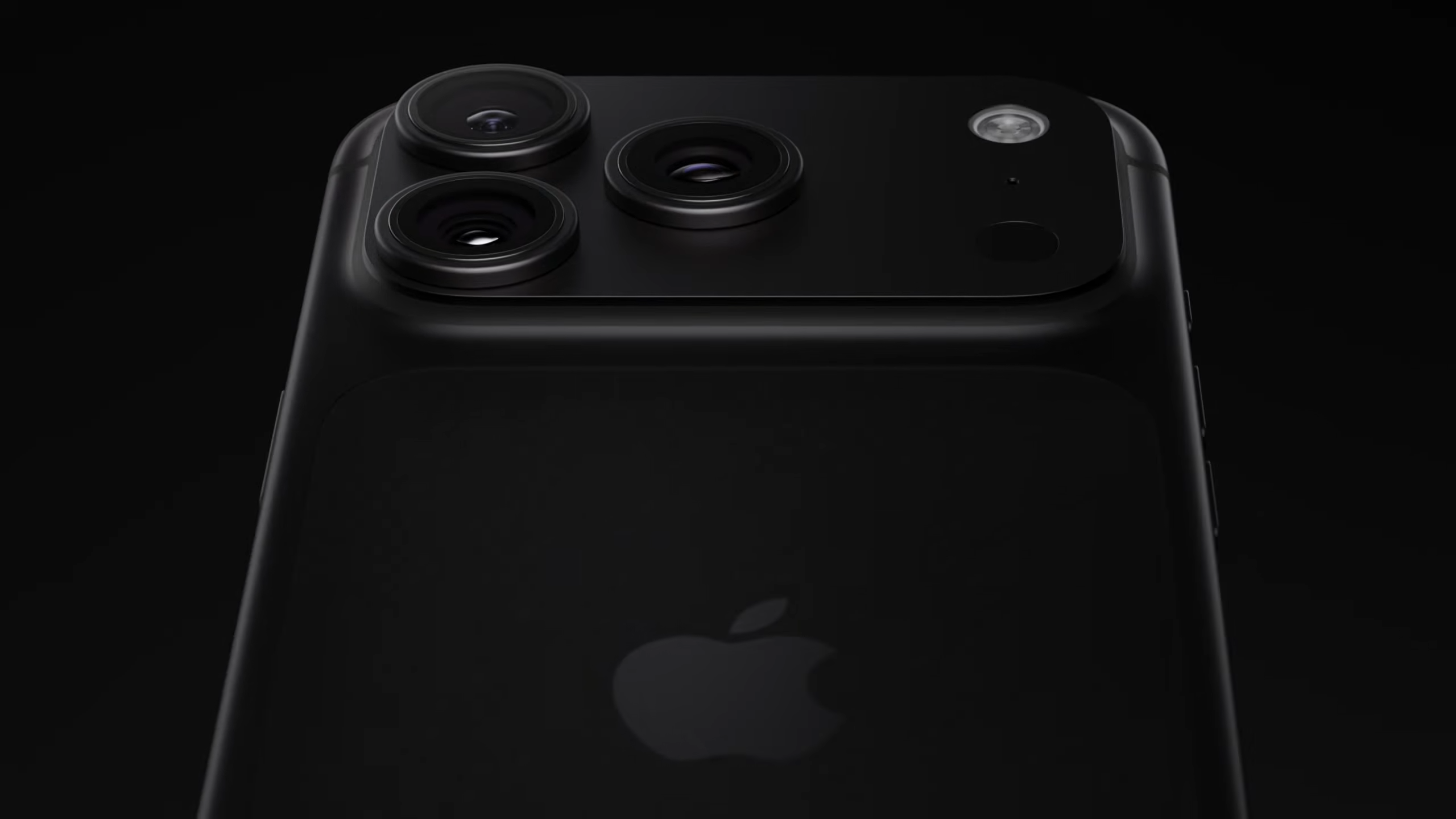 هاتف iPhone 18 Pro باللون الأسود في حدث Apple Surprise and Shine
