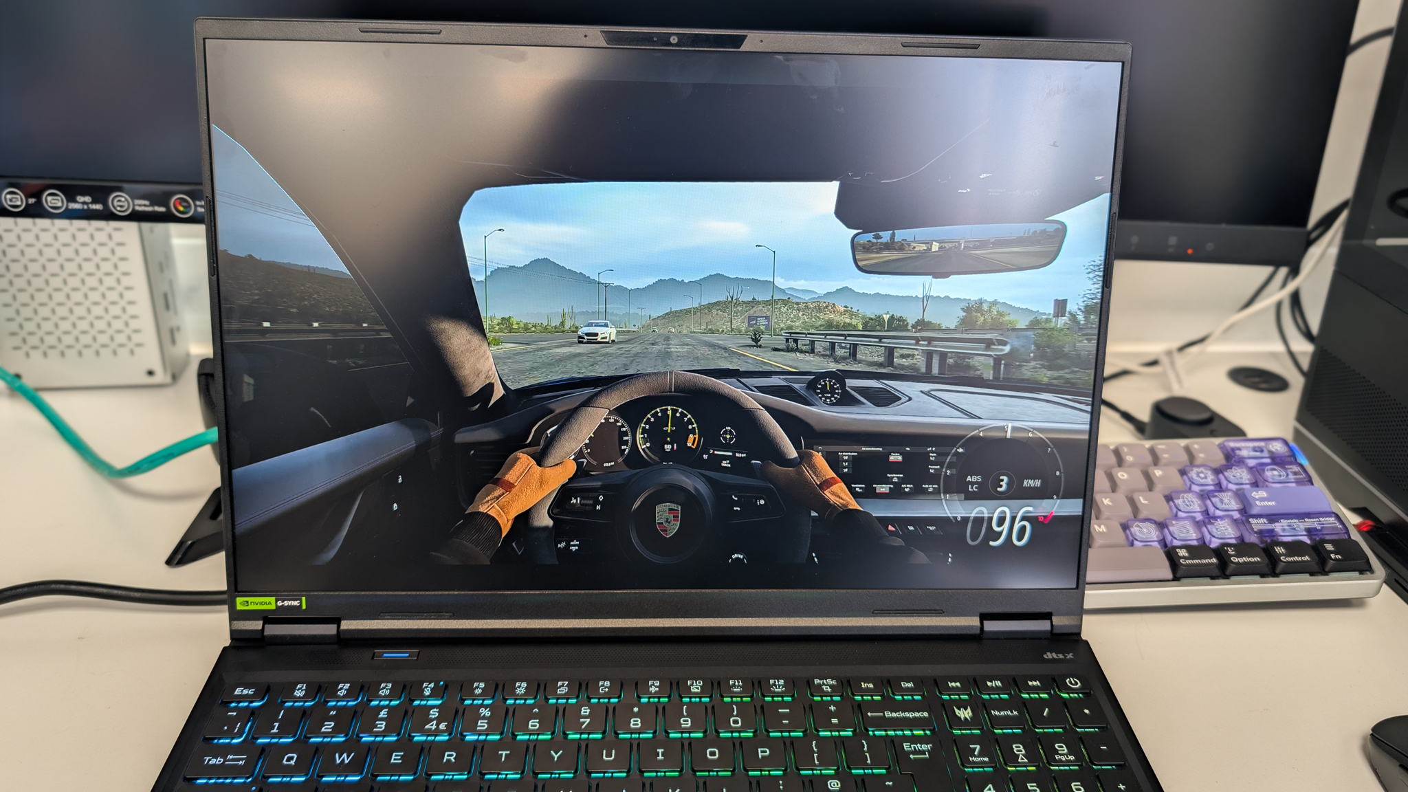 لعبة Forza Horizon 5 على لابتوب Acer Predator Helios Neo 16 AI