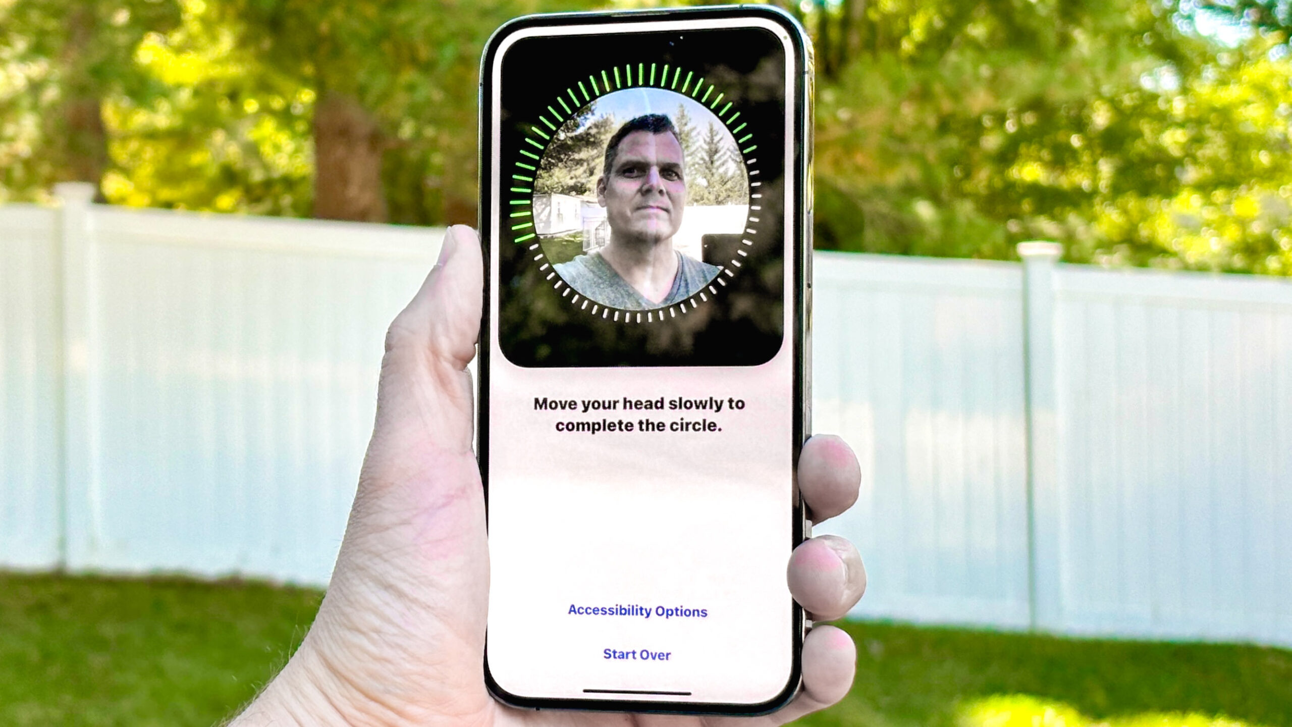 Face ID على iPhone