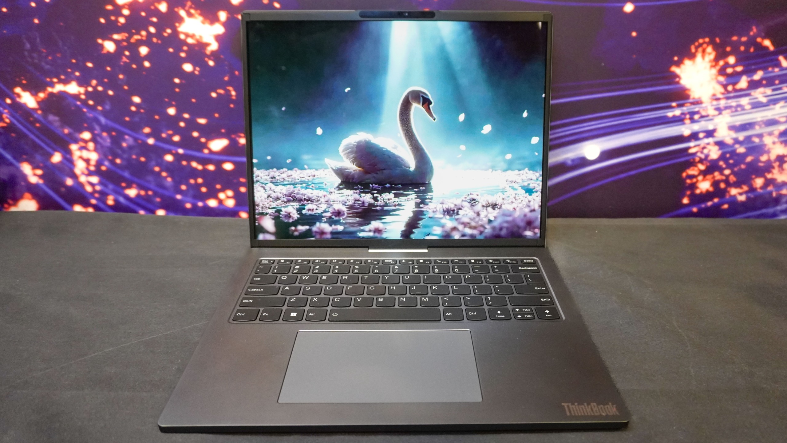 لابتوب Lenovo Project Swan التجريبي بشاشته المطوية في <a href='https://www.dztecs.com/tech/ifa-2026-best-in-show-awards-our-25-favorite-reveals-at-the-berlin-tech-expo-from-somersaulting-robots-to-modular-solar-batteries-for-renters/'/>IFA 2026