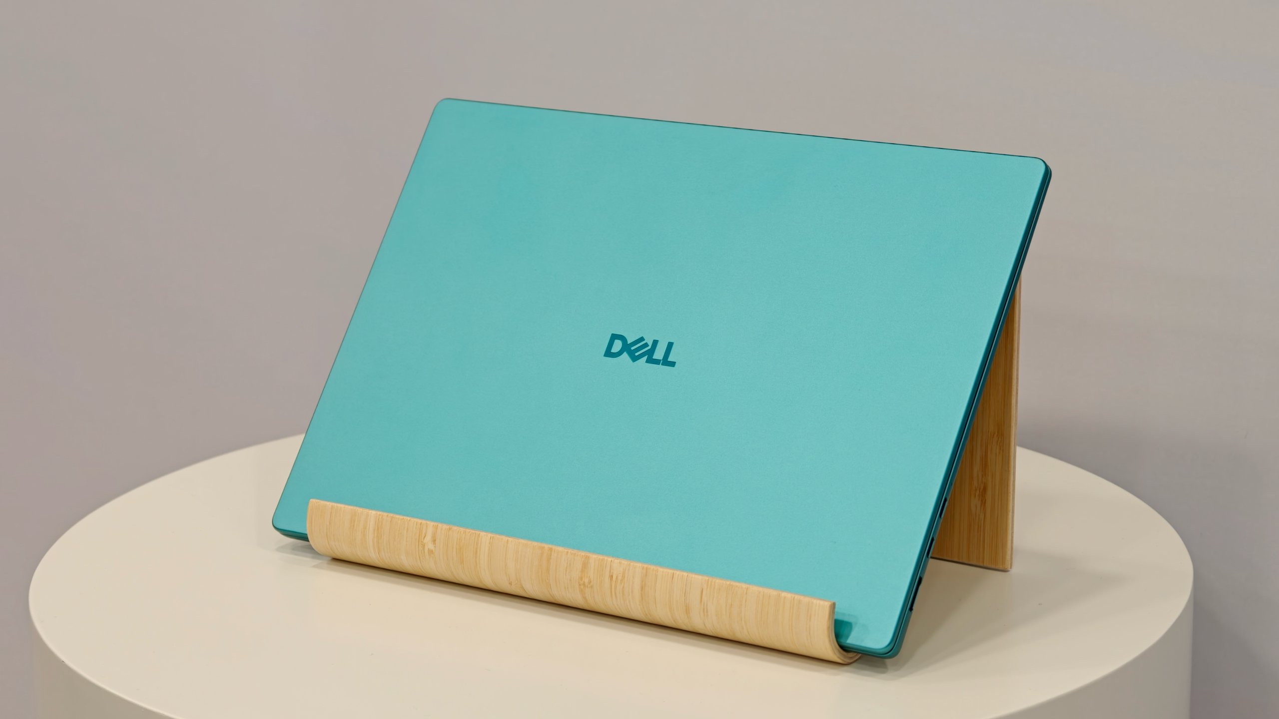 نظرة أولية على Dell 14S في معرض IFA 2026