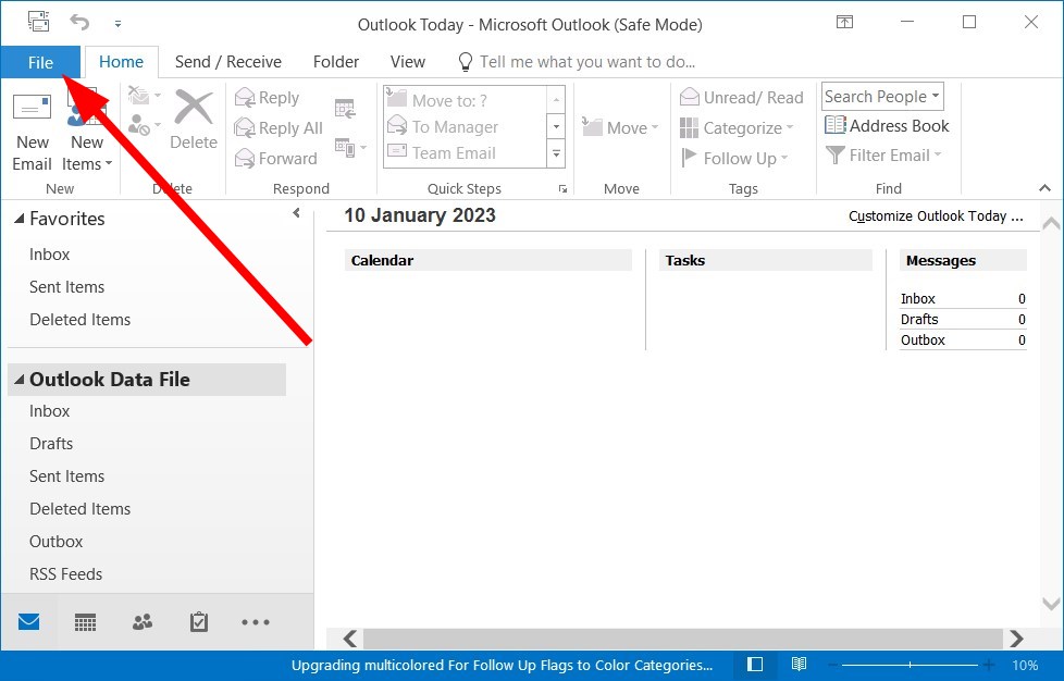 صورة توضح قائمة File في Outlook