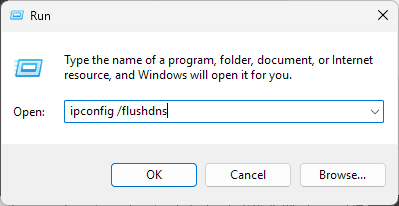 لقطة شاشة لأمر ipconfig /flushdns في موجه الأوامر