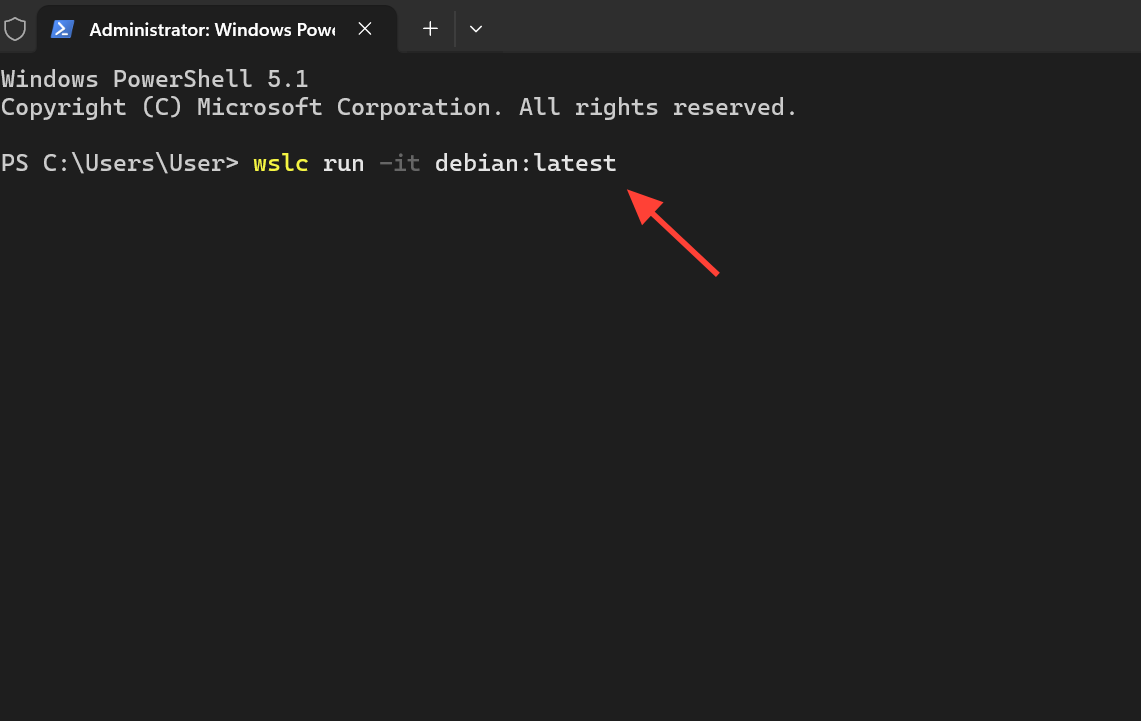 لقطة شاشة تعرض تشغيل حاوية Debian باستخدام wslc