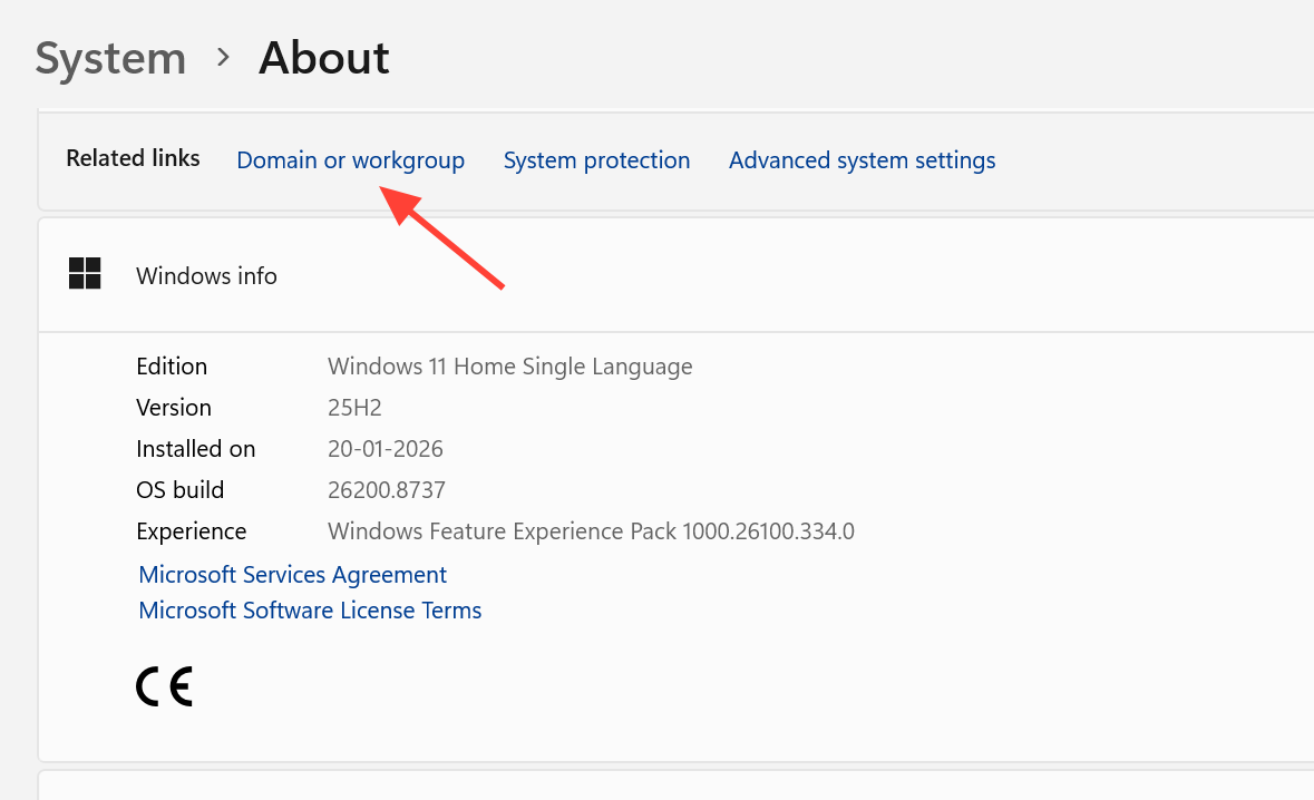 لقطة شاشة لمربع حوار خصائص النظام في Windows 11 يظهر خيارات الانضمام إلى نطاق أو مجموعة عمل.