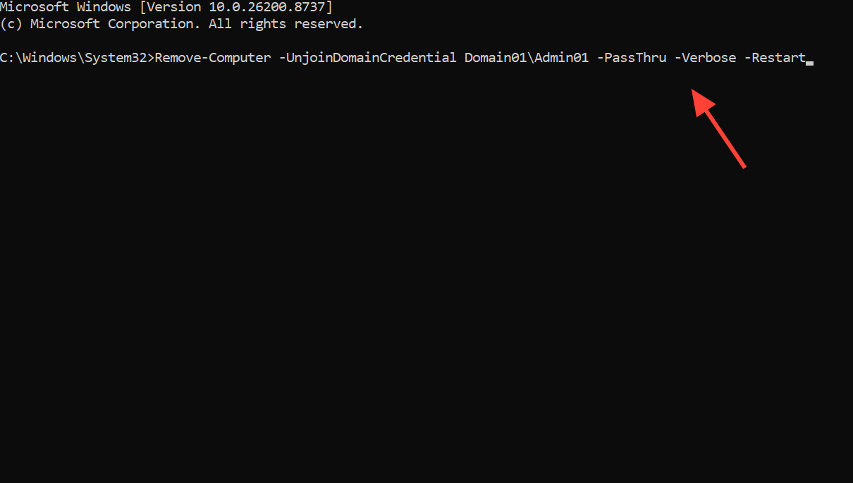 نافذة PowerShell تعرض أمر Remove-Computer لإزالة الكمبيوتر من النطاق