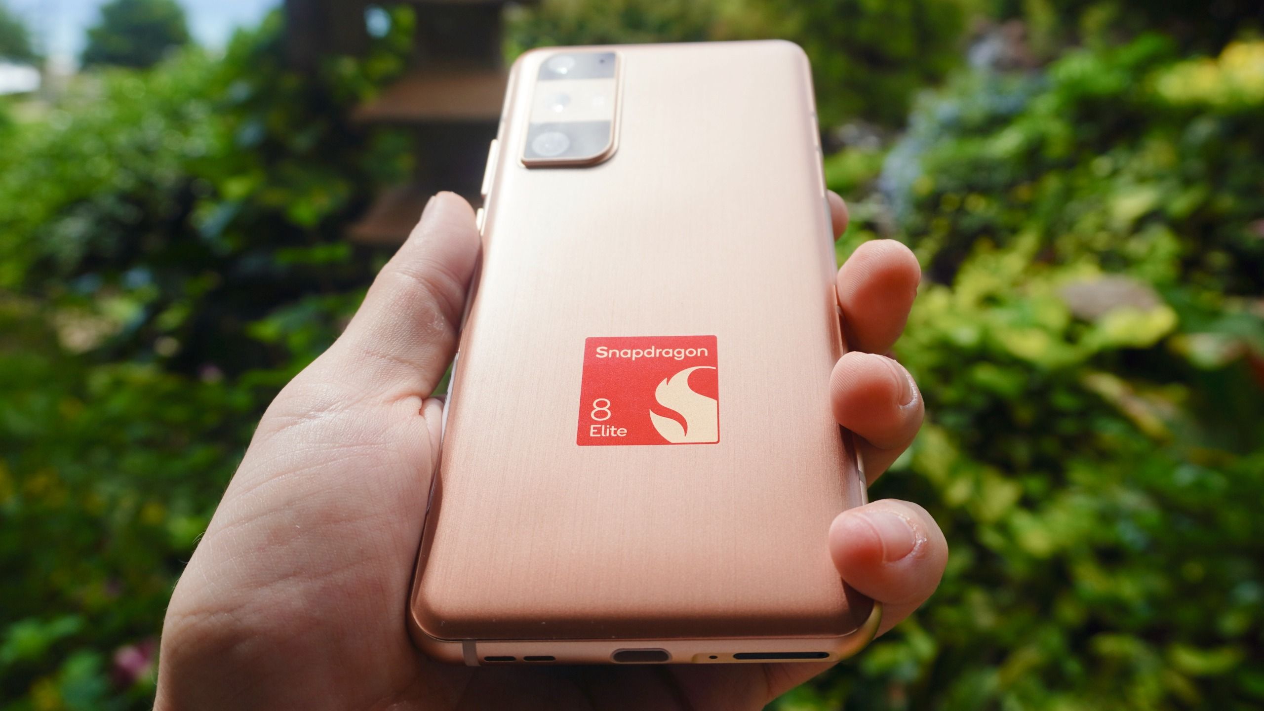 Snapdragon 8 Elite Extreme Gen 6: أداء أفضل 16% للألعاب والذكاء الاصطناعي، لكن Apple A20 Pro يتفوق جزئياً