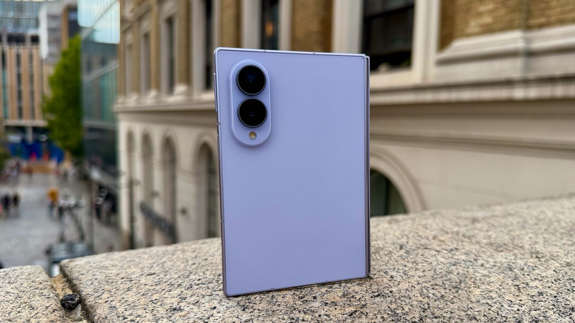 الجانب الخلفي لهاتف Galaxy Z Fold 8