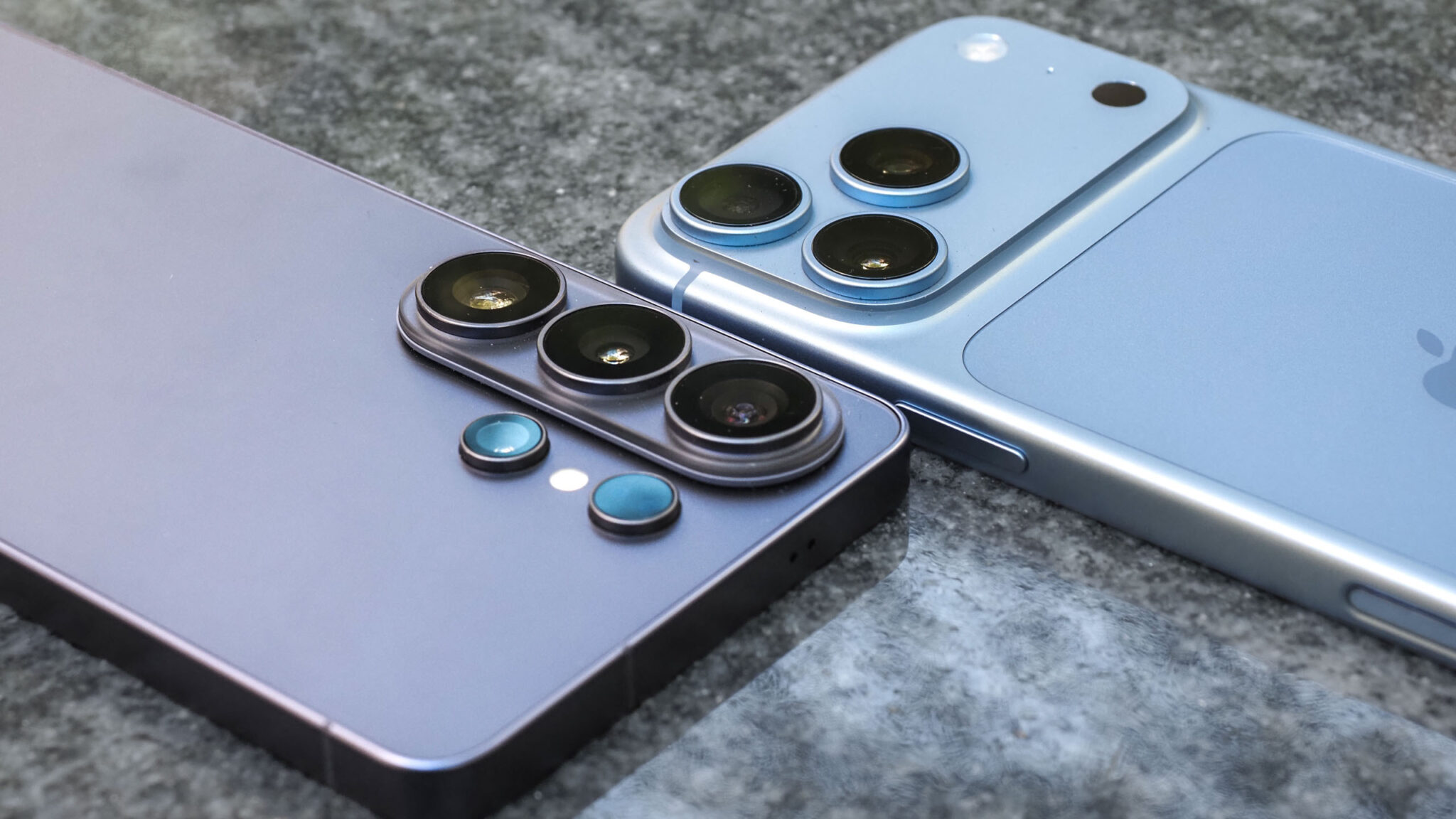iPhone 18 Pro Max مقابل Galaxy S26 Ultra.