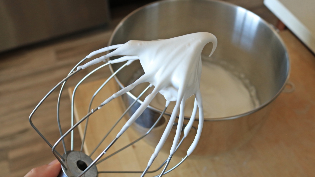 مضرب يدوي مع أكوافابا مخفوقة