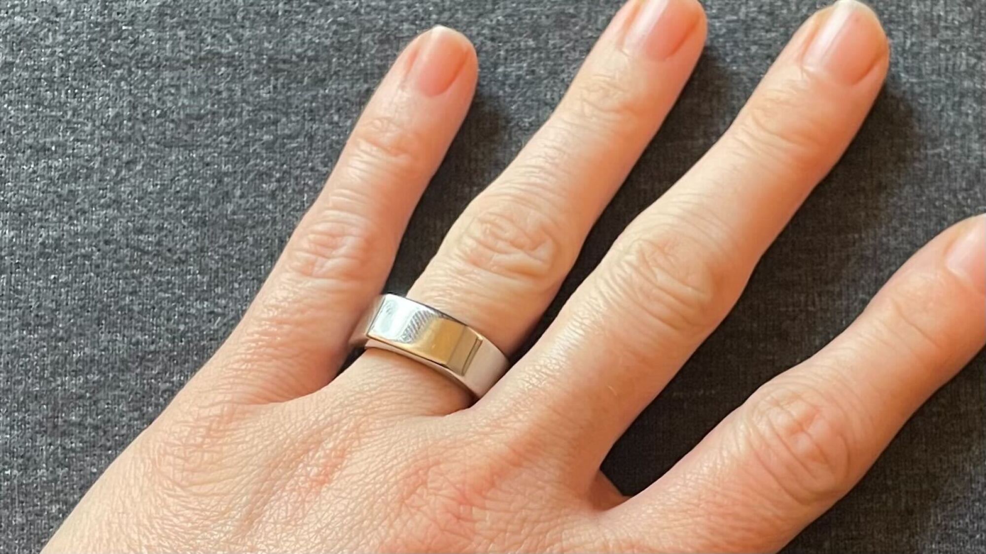 gen 3 Oura ring on my finger