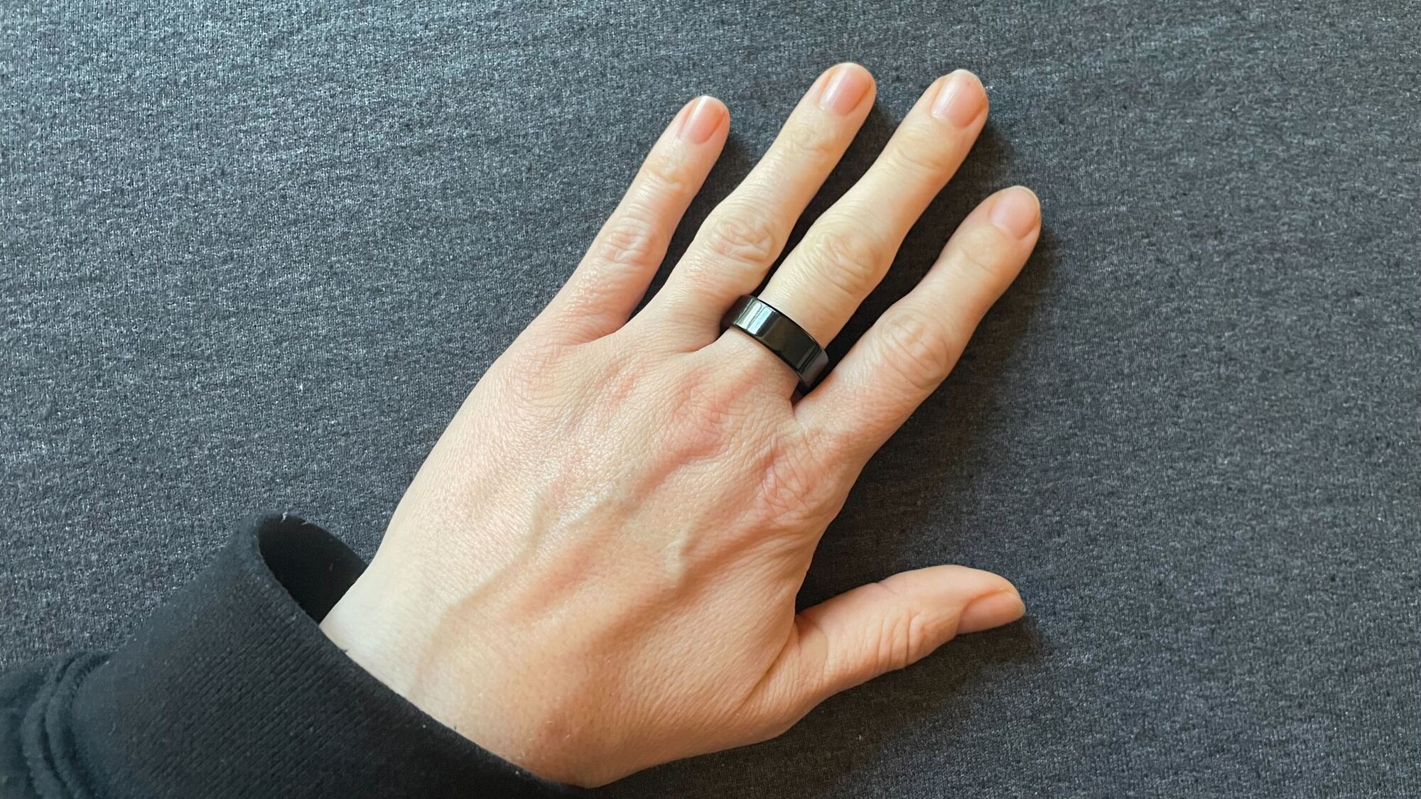 gen 4 Oura ring on my finger