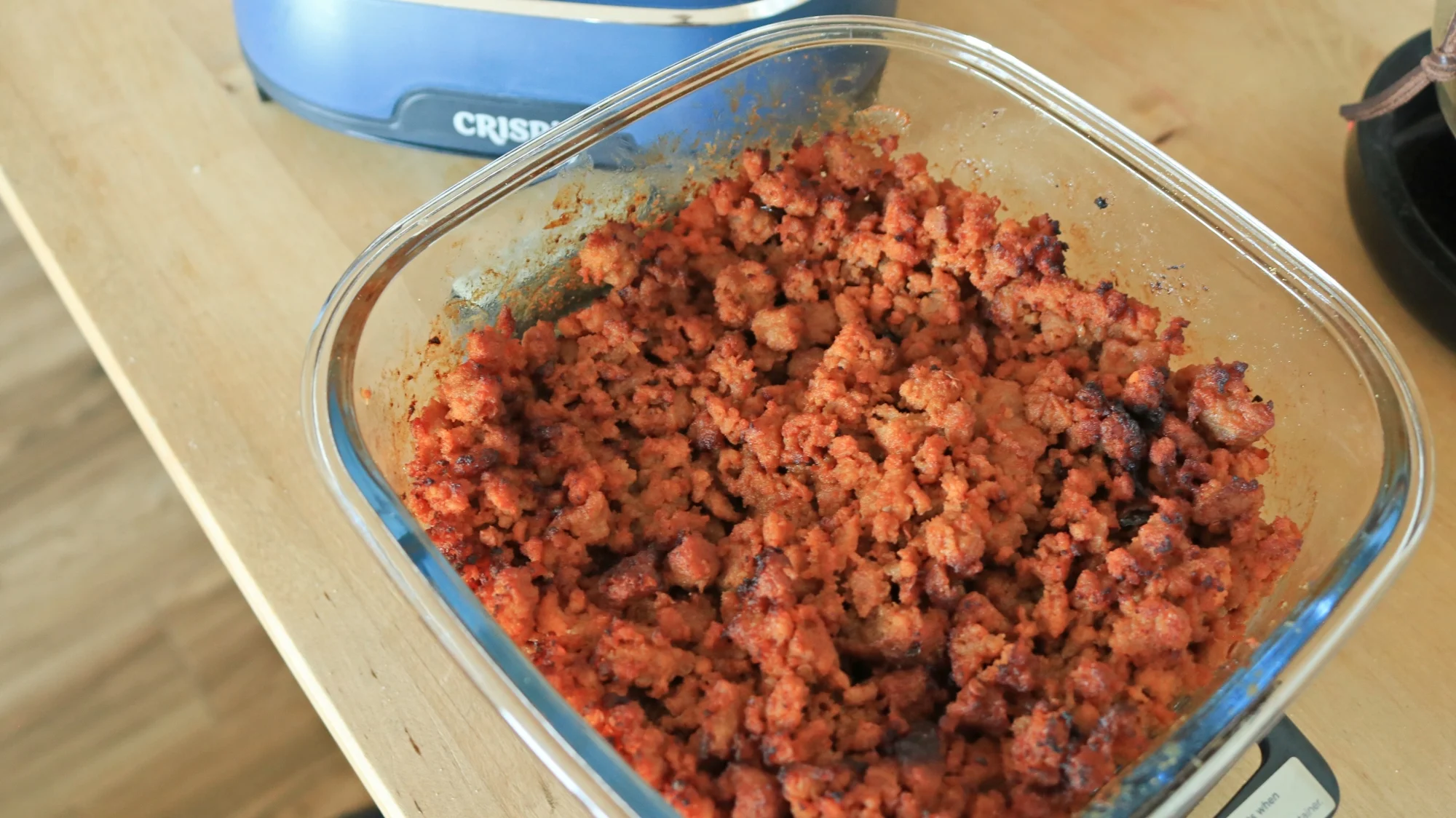 لحم ديك رومي مفروم متبل في حاوية Ninja Crispi.