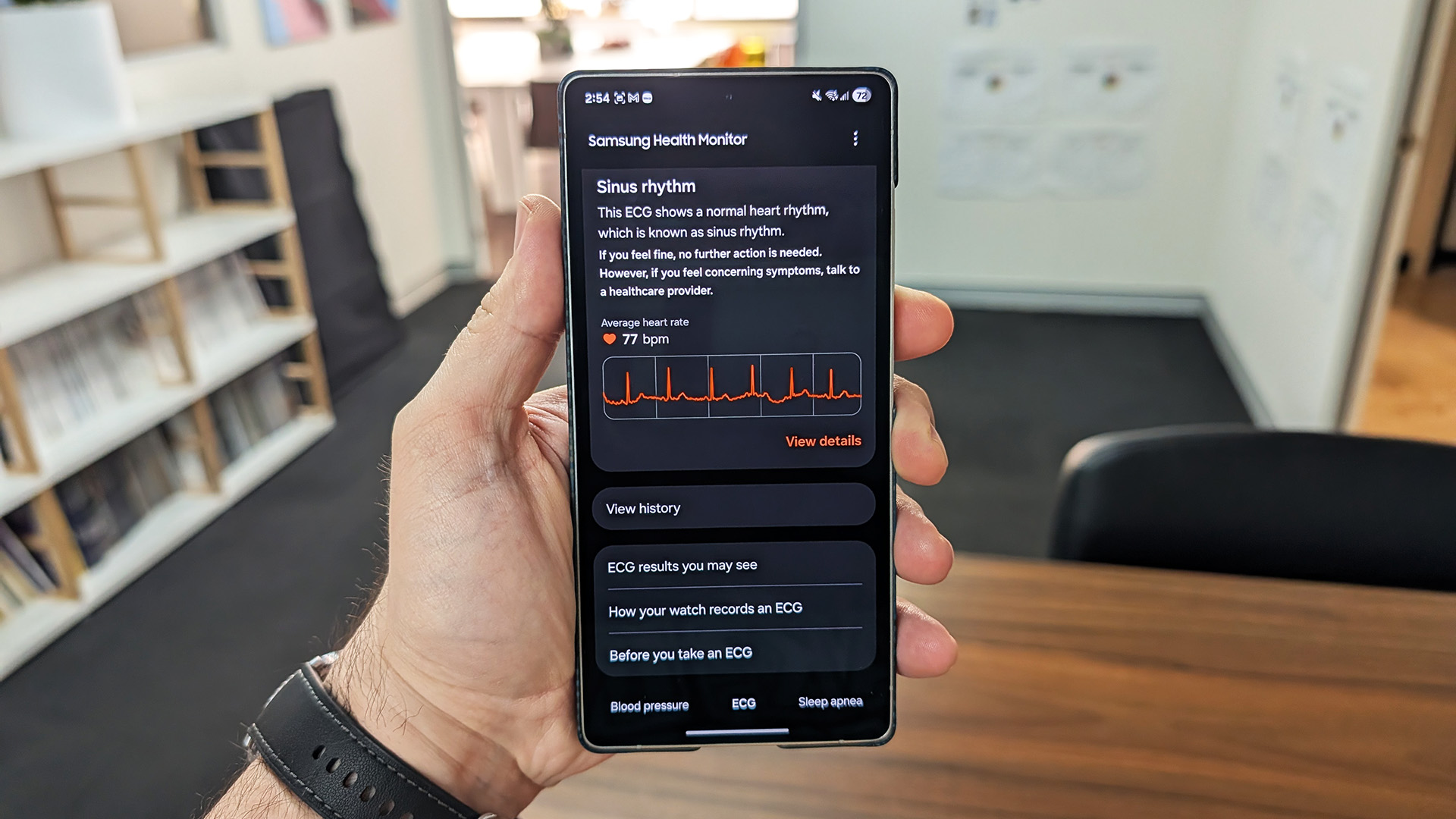 تطبيق Samsung Health يعرض تسجيلات تخطيط القلب الكهربائي (ECG) وإيقاع النوم