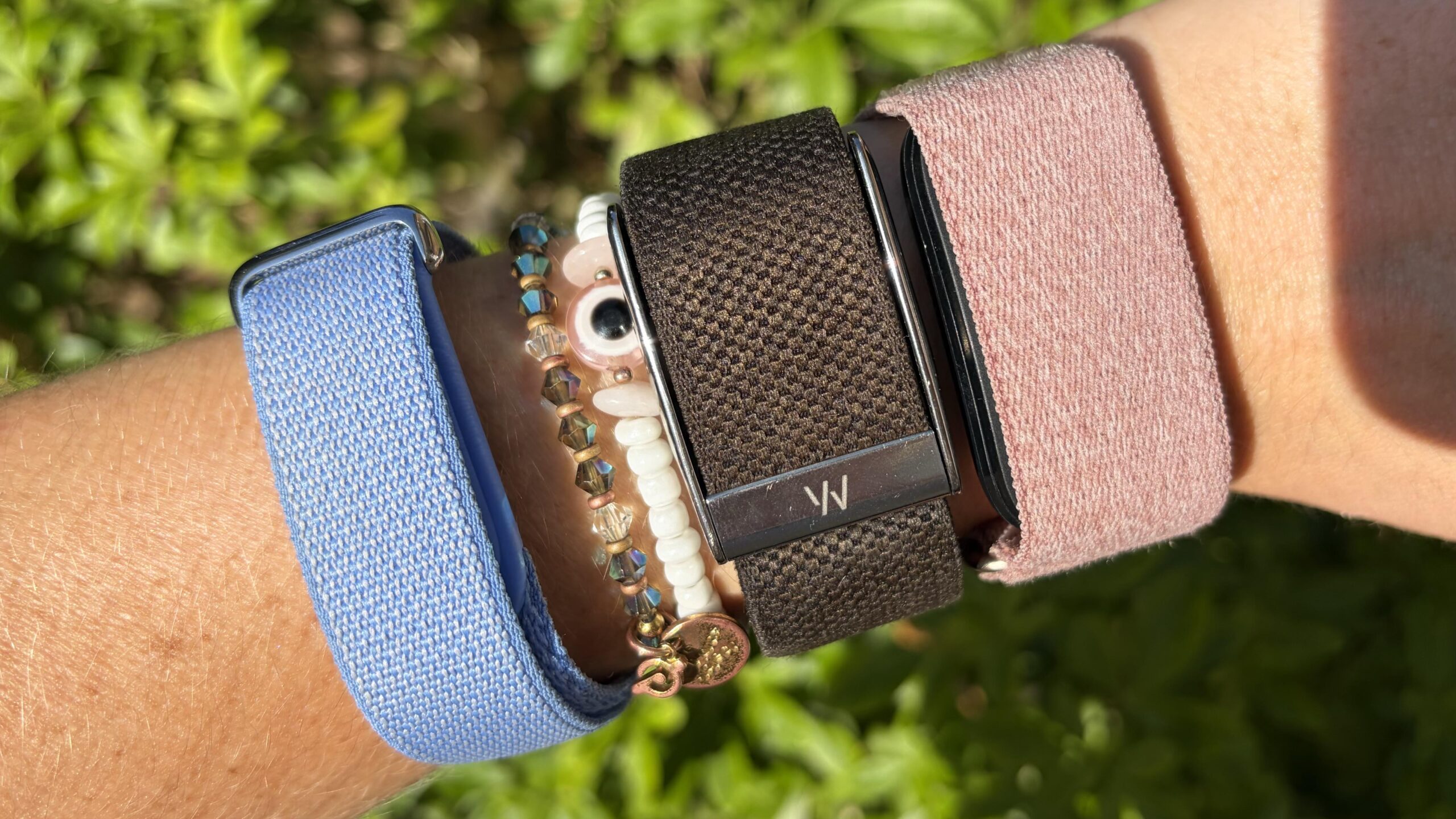 Fitbit Air و Whoop MG و Garmin Cirqa